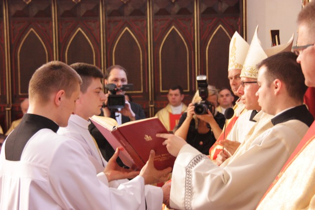 Przyrzeczenie posłuszeństwa biskupowi