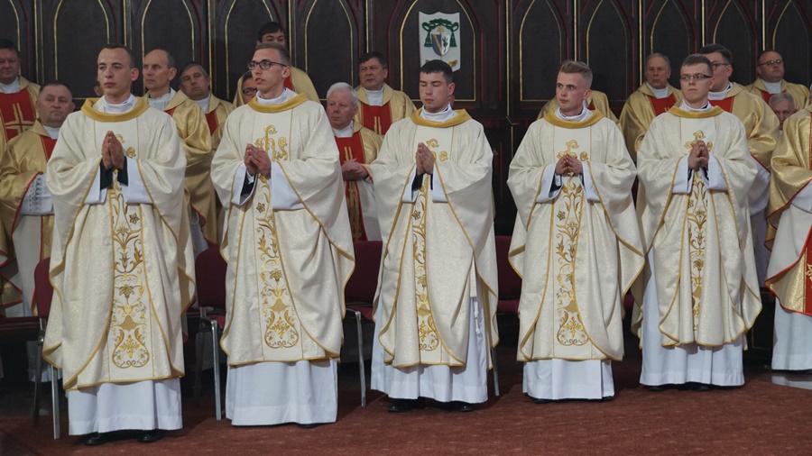 Nowo wyświęceni kapłani