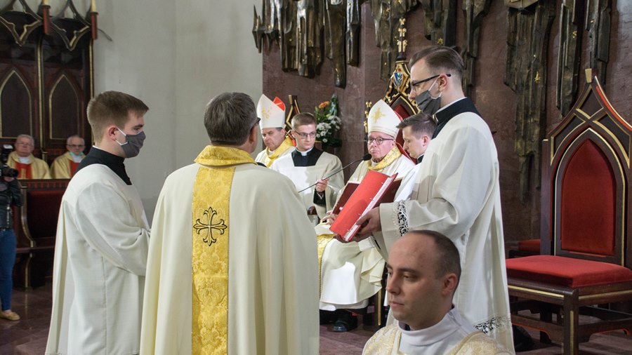 Rektor WSD prosi księdza biskupa p udzielenie święceń diakonatu